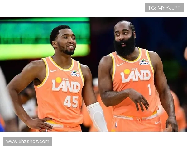 双塔重聚哈登米切尔携手助力莫布里与阿伦共同成长